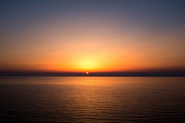 غروب خورشید بر فراز خلیج فارس در جزیره قشم جنوب ایران