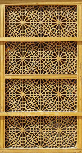 پنجره چوبی به سبک طلایی عربی