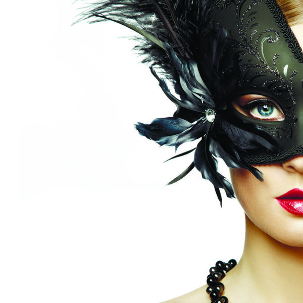 زن جوان زیبا در ماسک ونیزی مرموز سیاه عکس مد