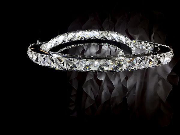 لوستر لامپ حلقه ها به صورت تزئینات تزئینی ساخته شده از سنگهای قیمتی الماس