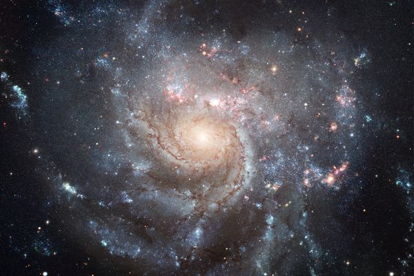 سحابی ها کهکشان ها و ستارگان در ترکیب زیبایی هنر فضایی عمیق عناصر این تصویر که توسط ناسا تهیه شده است