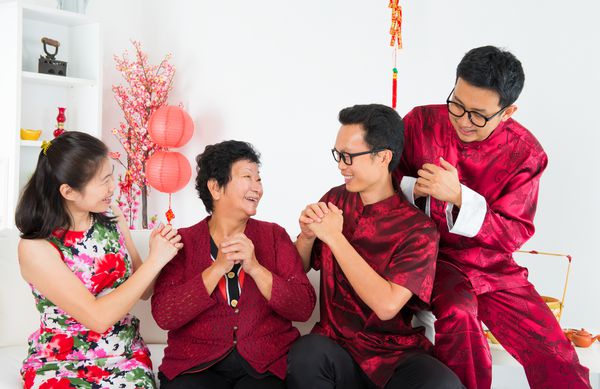 سال نو چینی مبارک پیوستن به خانواده مجدد آسیا در خانه