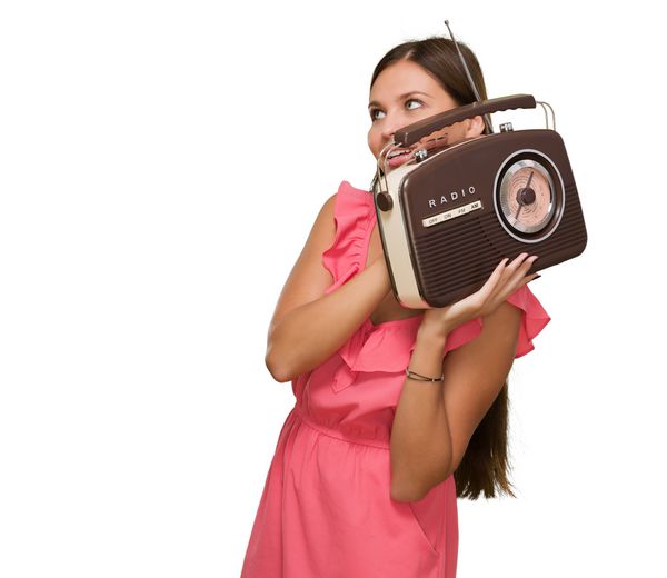 پرتره زن رادیو مبارک که دارای رادیو جدا شده و در زمینه سفید است