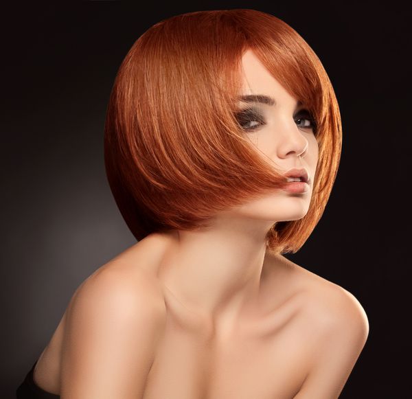 موی قرمز زن زیبا با موهای کوتاه تصویر با کیفیت بالا