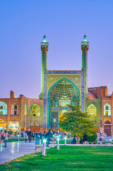 اصفهان ایران 19 اکتبر 2017 جاده نورانی در نشاط جهاد تقور از باغ به مسجد شاه منتهی می شود در 19 اکتبر در اصفهان
