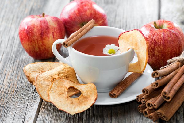 چای زمستانی با سیب و دارچین