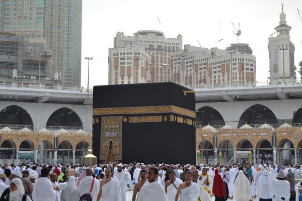 زائران مسلمان در مسجد بزرگ کعبه مکه saudi arabia-05022019 در هنگام عمره