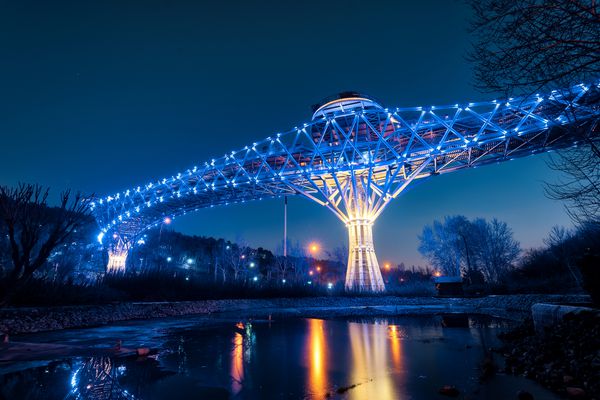 پل طبیعت تهران در شب گرفته شده در ژانویه سال 2019 گرفته شده در hdr