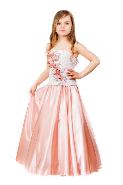 دختر کوچولوی زیبا با لباس هلو شیک جدا شده روی سفید