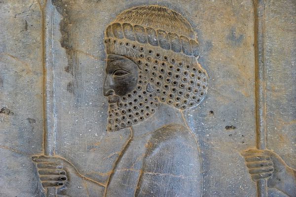 ایران در نزدیکی شیراز 10 آوریل 2019 پایتخت باستانی پادشاه کوروش مجسمه های زیبایی از یک سر