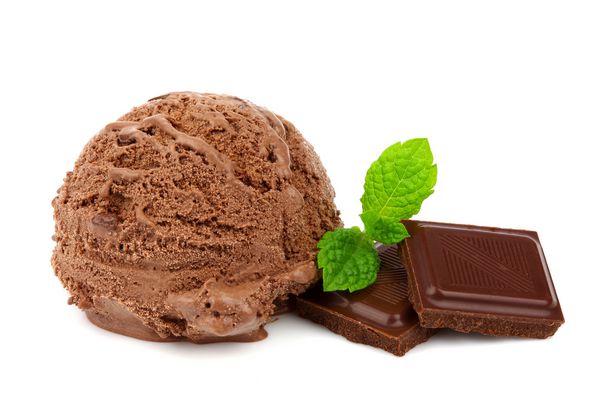 قلاب بستنی شکلاتی با دکوراسیون شکلات و نعنا جدا شده در زمینه سفید