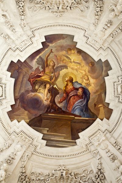 PALERMO 8 آوریل صحنه اعلان در سقف روبرو در كلیسا La chiesa del Gesu یا Casa Professora کلیسای باروک در سال 1636 در 8 آوریل 2013 در پالرمو ایتالیا به پایان رسید