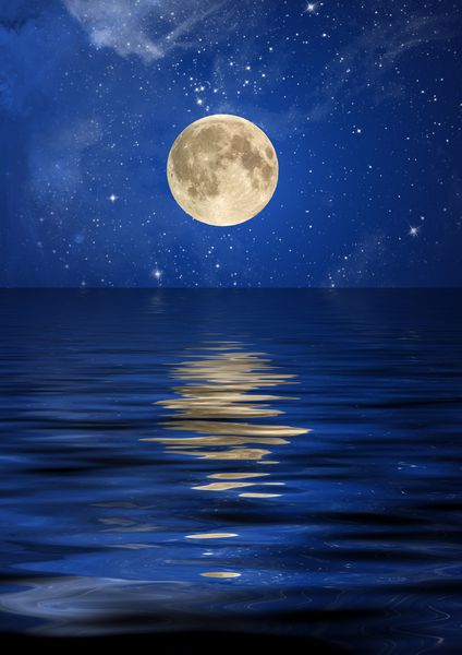 بازتاب ماه و ستاره ها در اقیانوس
