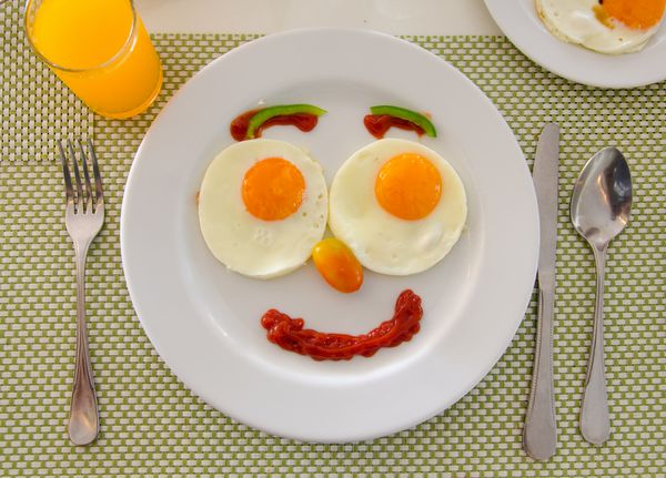 صبحانه و پر از تخم مرغ