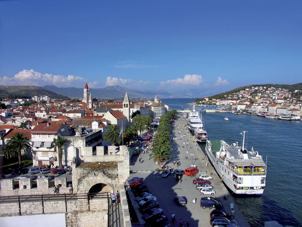 کرواسی شهر Trogir بندر با کشتی قایق