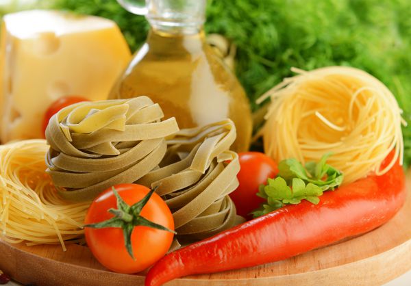ماکارونی و سبزیجات غذاهای ایتالیایی