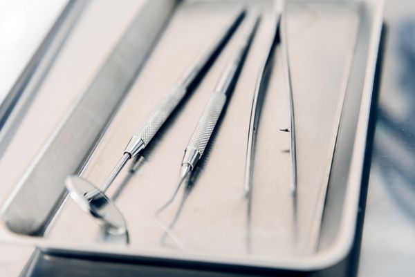 ابزار دقیق دندانپزشکی فلزی