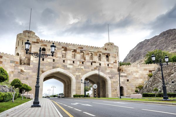 دروازه شهر در مسقط عمان در یک روز ابری