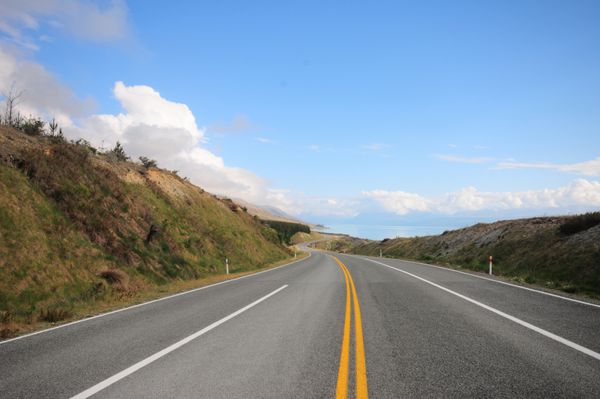 تصویر نمای جاده خالی در نیوزیلند
