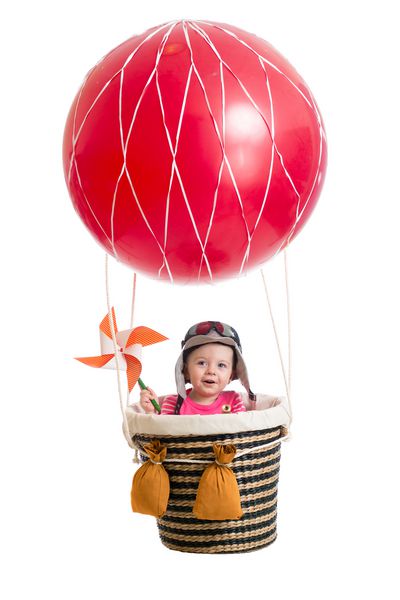 بچه شاد روی بالون هوا