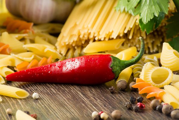 ماکارونی ایتالیایی سبزیجات و ادویه جات ترشی جات هنوز هم زندگی