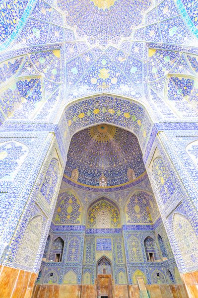 اصفهان ایران 31 دسامبر مسجد امام در میدان نقش جهان اصفهان در تاریخ 31 دسامبر 2012 مسجد امام به مسجد شاه معروف است ساخت آن در سال 1629 به پایان رسید