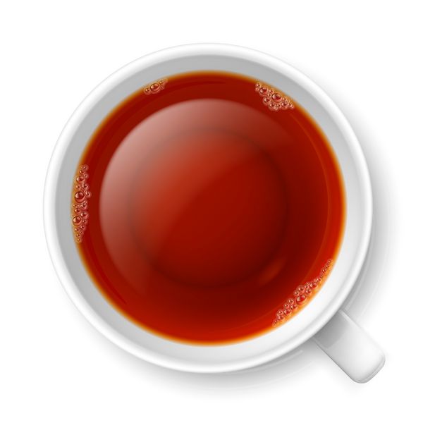 فنجان چای سیاه بر روی زمینه سفید نمای بالا