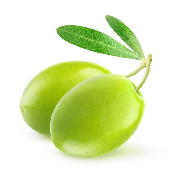 زیتون های جدا شده جفت میوه های زیتون سبز با برگ جدا شده بر روی زمینه سفید