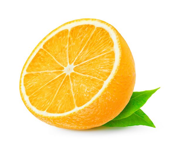 پرتقال جدا شده نیمی از میوه های نارنجی تازه بر روی زمینه سفید