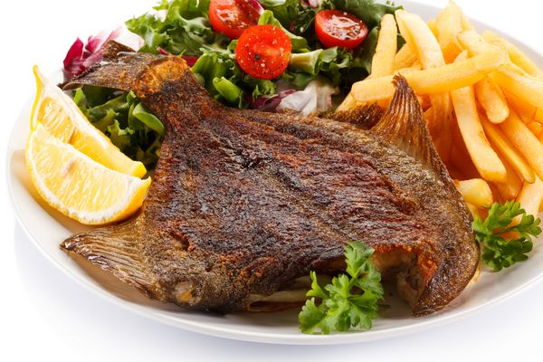 ظرف ماهی فیله ماهی سرخ شده با سبزیجات