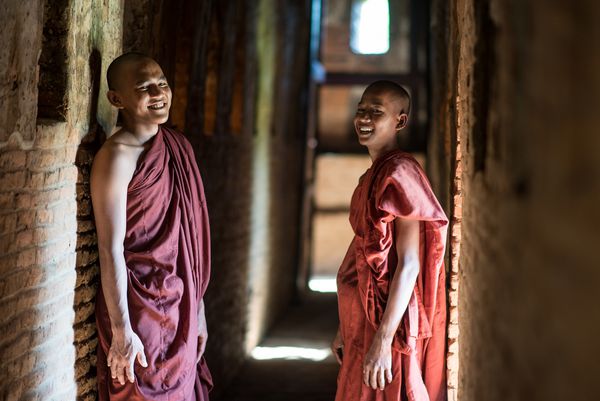 BAGAN MYANMAR 24 اکتبر 24 اکتبر یک فرد تازه کار بودایی ناشناس برمه در 24 اکتبر 2014 در ماندالای میانمار در سال 2014 میانمار مذهبی ترین کشور بودایی است
