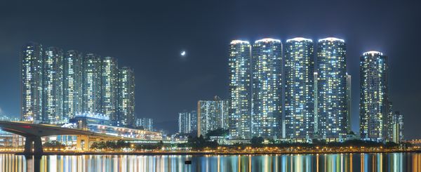 بندر هنگ کنگ در شب