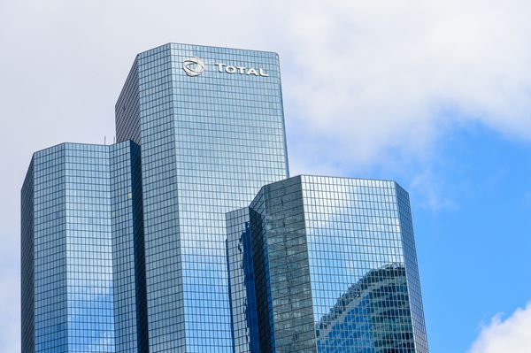 پاریس فرانسه 11 اکتبر 2014 ساختمان شیشه ای از شرکت Total در پاریس