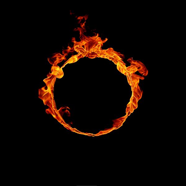 حلقه آتش در زمینه سیاه