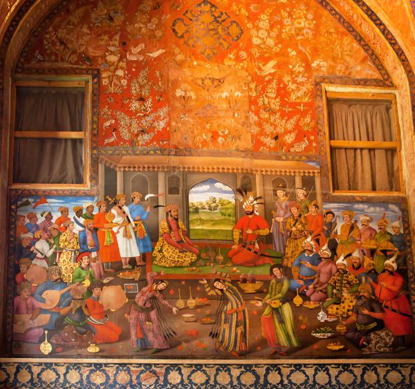اصفهان ایران 17 اکتبر شام با های شکم در کاخ پادشاه روی نقاشی دیواری در کاخ چهل ستون در 17 اکتبر 2014 عصر صفوی amp quot؛ چهل ستون amp quot؛ کاخ در سال 1647 در اصفهان ساخته شده است