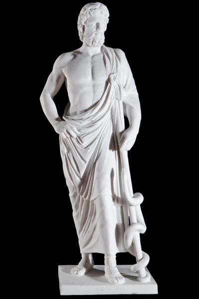 مجسمه کلاسیک مرمر سفید Asclepius که بر روی زمینه سیاه جدا شده است
