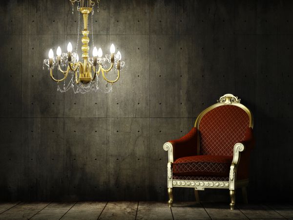 صحنه داخلی اتاق بتونی گرانج با صندلی و لوستر طلایی کلاسیک