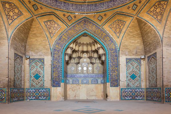 اصفهان ایران 29 آوریل 2015 مسجد الحکیم واقع در نزدیکی بازار اصفهان در ایران در سال 1654 در زمان سلطنت شاه عباس دوم 1648- 1648 توسط دکتر حکیم داود ساخته شد