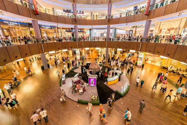 دبی 7 آگوست 2014 مرکز خرید Dubal Mall در 7 آگوست در دبی امارات دبی مرکز تجارت در خاورمیانه است