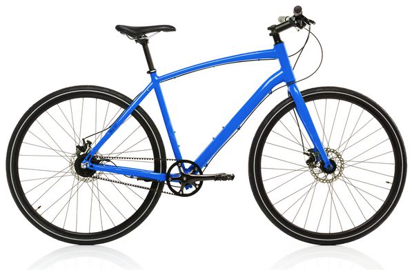 دوچرخه آبی جدید که در یک پس زمینه سفید جدا شده است