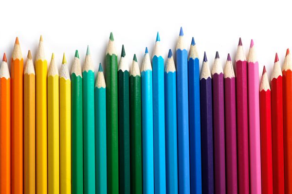 مداد رنگی جدا شده در پس زمینه سفید