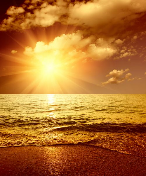 غروب خورشید در دریا