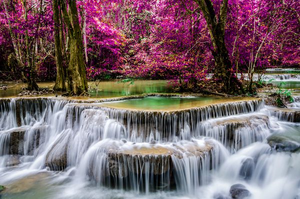 آبشار Huay Mae kamin در جنگل پاییزی Kanchanaburi تایلند