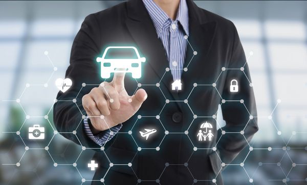 نمایندگی فروشنده تجارت با فشار دکمه محافظت از مفهوم خودرو بیمه مسافرتی