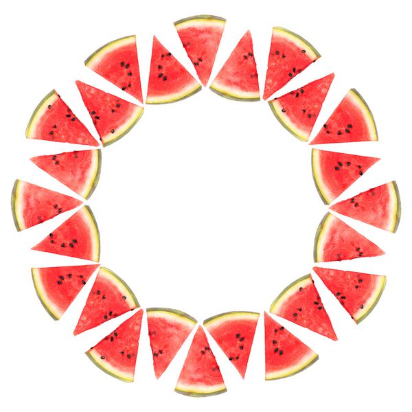 هندوانه به صورت دایره ای برش می زند روی سفید جدا شده است