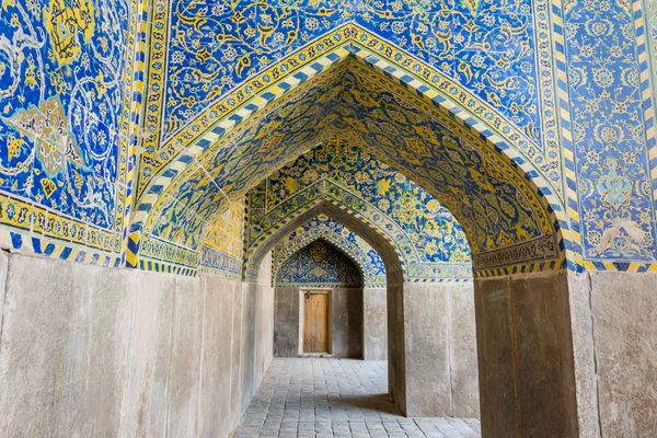 شهر اصفهان ایران 10 نوامبر 2016 تحریریه قوس ساختمانهای تاریخی در مسجد شاه واقع در ضلع جنوبی میدان نقش جهان یک مکان مهم تاریخی