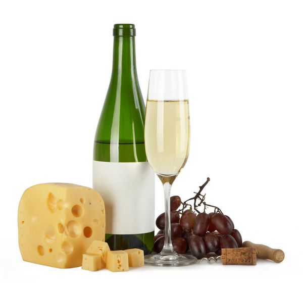 بطری و لیوان سفیده به همراه پنیر انگور چوب پنبه و یک خاردار بر روی زمینه سفید