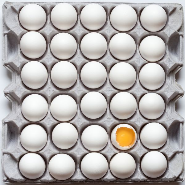 سی تخم مرغ در یک کارتن