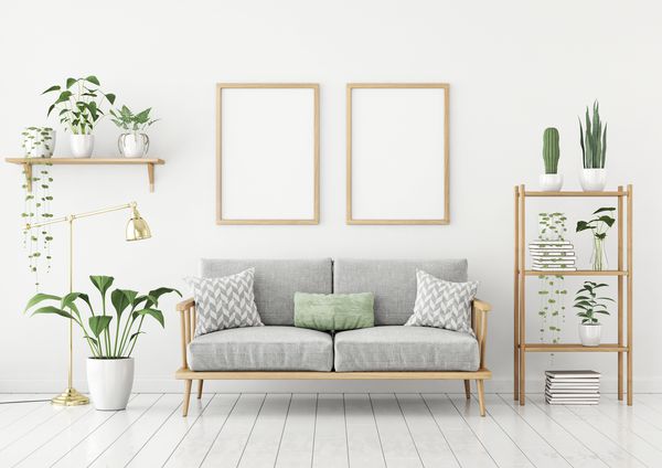 پوستر به سبک اسکاندیناوی با دو قاب عمودی کاناپه و گیاهان سبز در زمینه دیواری سفید تمسخر می کند رندر سه بعدی