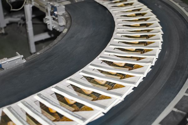 دستگاه چاپ کار با مجلات روی تسمه نقاله